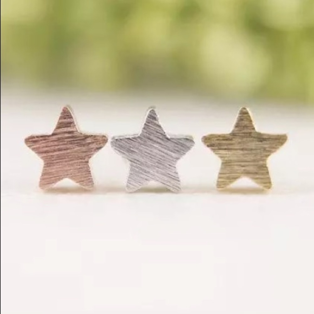 NEW!๐๐TINY!โญ๏ธSILVER PLATED! STARโญ๏ธSTUDS!๐๐CUTE - Picture 4 of 8